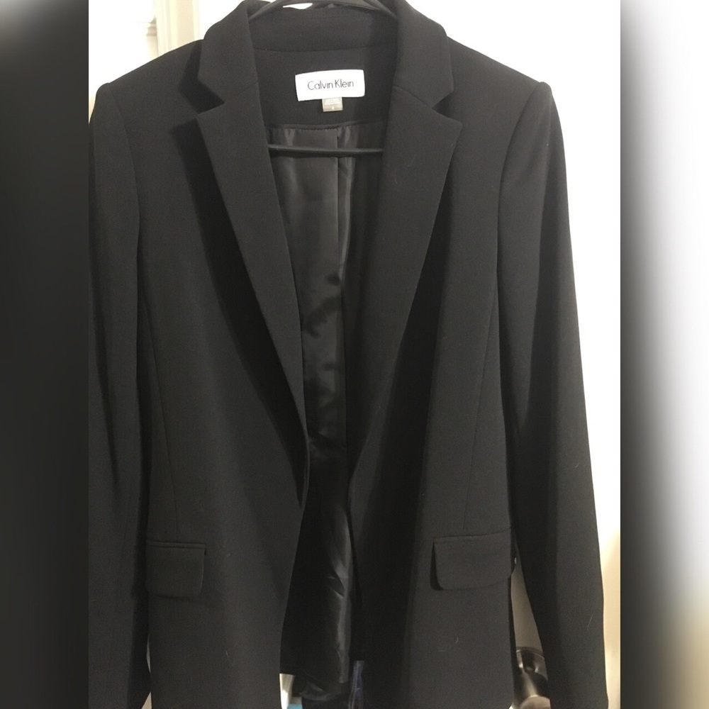 Size 6 Calvin Klein buttonless blazer